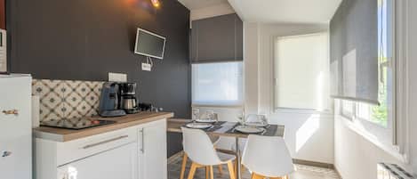 Fridge, microwave, stovetop, coffee/tea maker