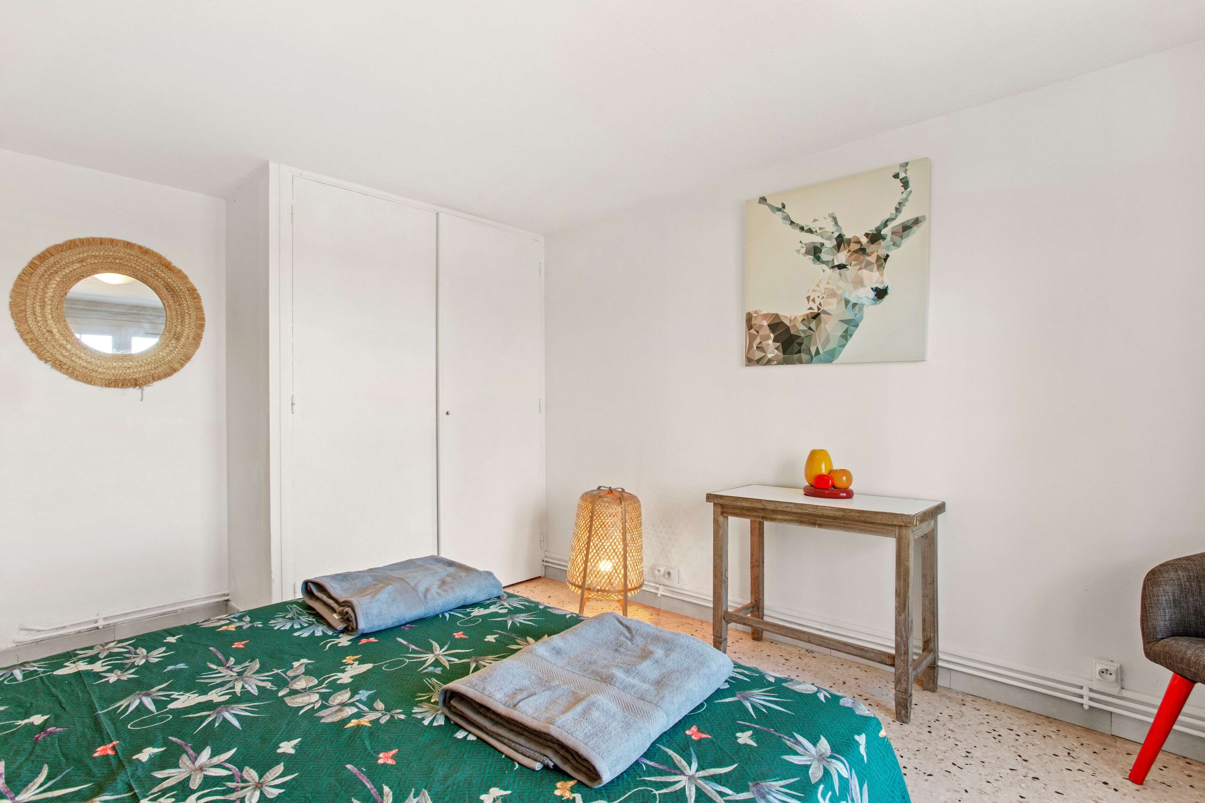 2 chambres, fer et planche à repasser, draps fournis