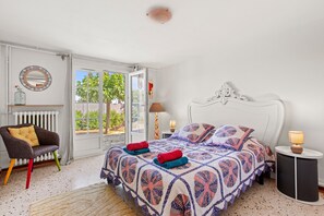 2 habitaciones, tabla de planchar con plancha, wifi y ropa de cama 