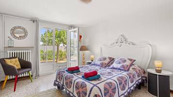 2 slaapkamers, een strijkplank/strijkijzer, beddengoed