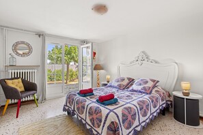 2 bedrooms, iron/ironing board, bed sheets, wheelchair access