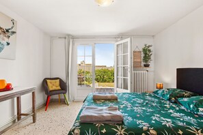 2 habitaciones, tabla de planchar con plancha, wifi y ropa de cama 