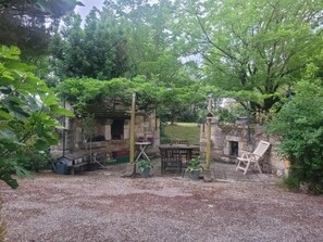 Outdoor dining - Holiday Home 'Pey Sud' with Mountain View, Private Terrace and Wi-Fi (Sistels)