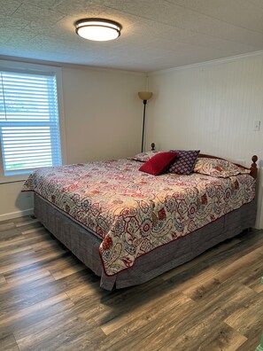 2 bedrooms, iron/ironing board, travel cot, free WiFi