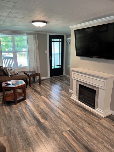 Cozy modern farmhouse w/ garage- Only 5 miles to Lake Cumberland!