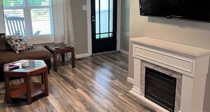 Cozy modern farmhouse w/ garage- Only 5 miles to Lake Cumberland!