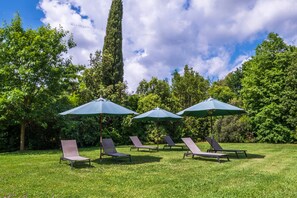 Property grounds - Farmhouse 'Rosaspina - Appartamento 5' with Shared Pool, Wi-Fi and Air Conditioning (Capalbio)
