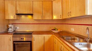 Frigorífic, microones, forn i placa de cuina