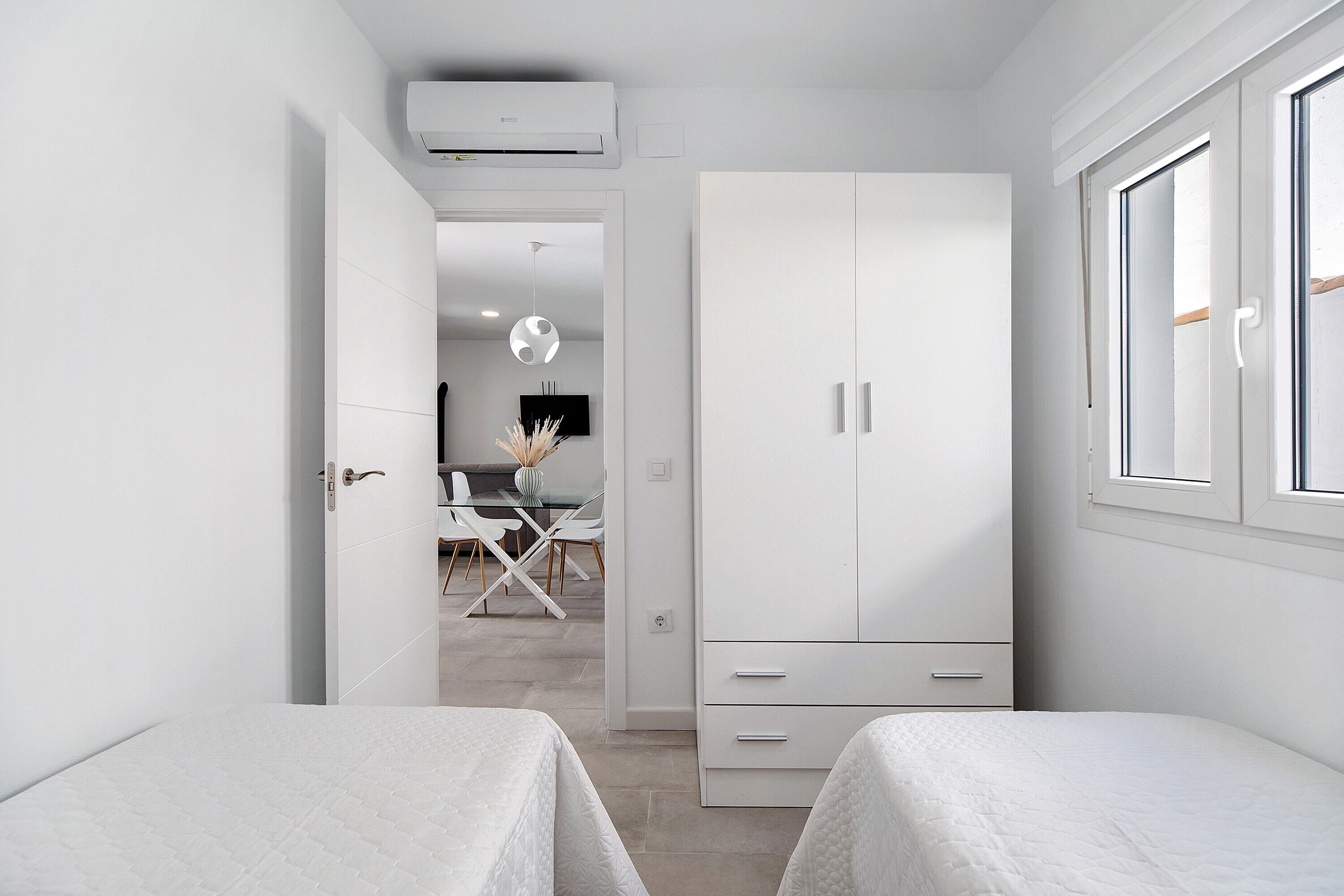 2 makuuhuonetta, silitysrauta/-lauta, ilmainen Wi-Fi, vuodevaatteet