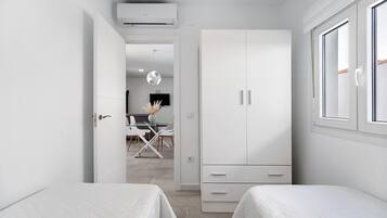 2 makuuhuonetta, silitysrauta/-lauta, ilmainen Wi-Fi, vuodevaatteet