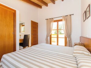 6 dormitorios, tabla de planchar con plancha, wifi gratis y ropa de cama