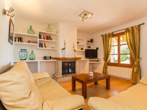 TV, fireplace, ping pong - Country House 'Can Fena' with Mountain View, Private Pool and Wi-Fi (Artà)