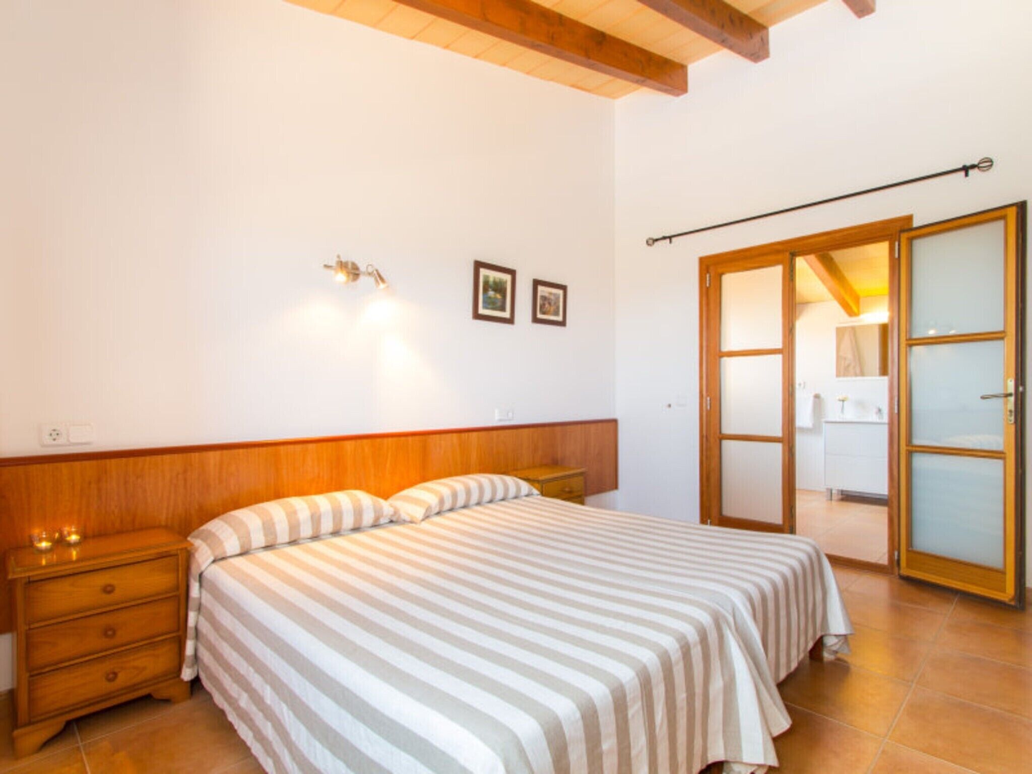 6 slaapkamers, een strijkplank/strijkijzer, gratis wifi, beddengoed