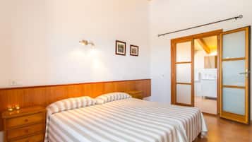 6 slaapkamers, een strijkplank/strijkijzer, gratis wifi, beddengoed