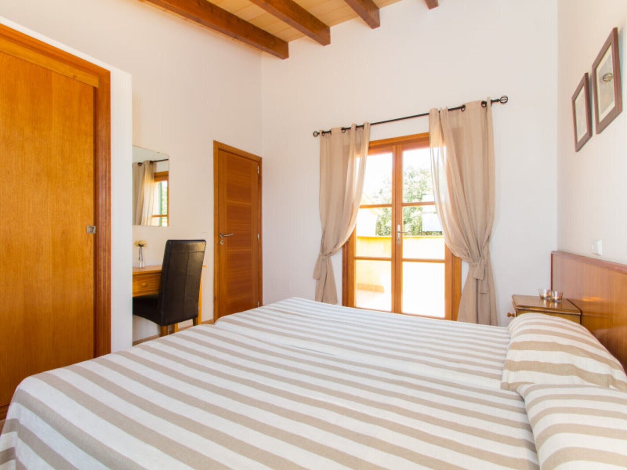 6 bedrooms, iron/ironing board, free WiFi, bed sheets