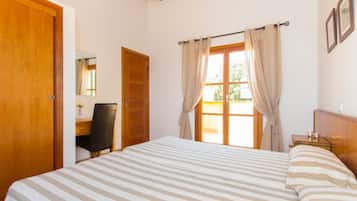 6 bedrooms, iron/ironing board, free WiFi, bed sheets