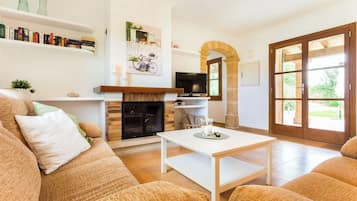 TV, peis og bordtennis