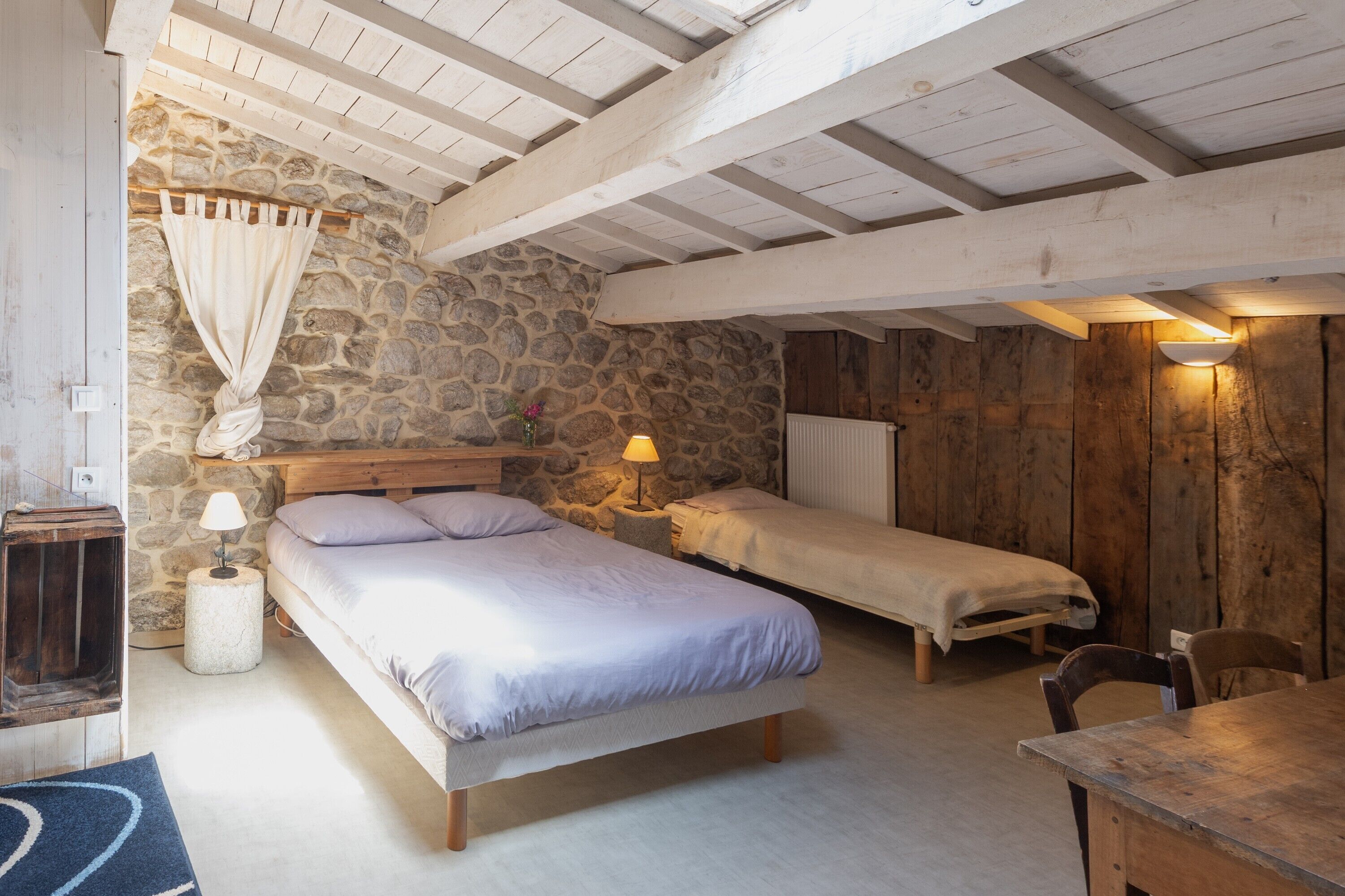 1 室のベッドルーム、WiFi (無料)、ベッドシーツ