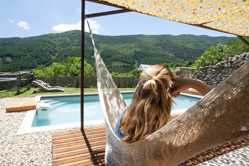 Appartement 'La Ferme De Chalas - Appart'chambre' avec piscine partagée, terrasse partagée et Wi-Fi