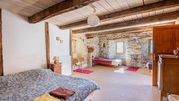 1 bedroom, free WiFi, bed sheets