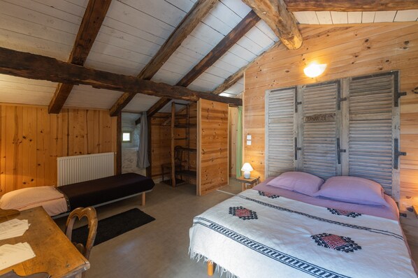 1 bedroom, free WiFi, bed sheets