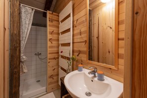 Shower, towels