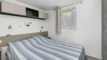 2 bedrooms, iron/ironing board, WiFi