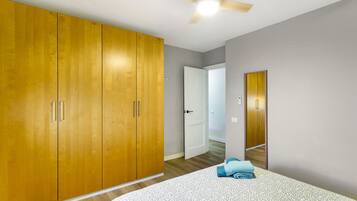 2 bedrooms, iron/ironing board, free WiFi, bed sheets
