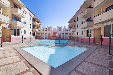 プール. Vacation Apartment 'Apartamento Con Piscina Arinaga' with Shared Pool and Wi-Fi