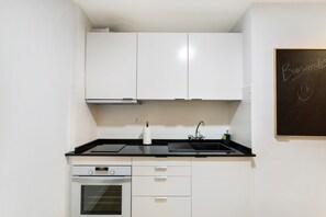 Refrigerador, microondas, horno, placa de cocina