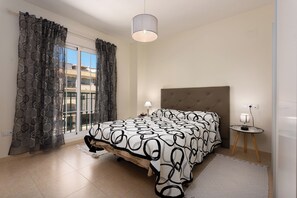 2 chambres, fer et planche Ă repasser, Wi-Fi gratuit, draps fournis