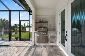 Terrace/patio - The perfect retreat with a canal view (Port Charlotte)