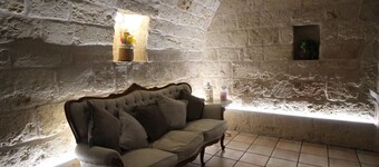 Antica Dimora Pugliese nei Pressi Dell'aeroporto e Porto di Bari con Patio Relax