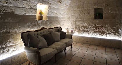 Antica Dimora Pugliese nei Pressi Dell'aeroporto e Porto di Bari con Patio Relax