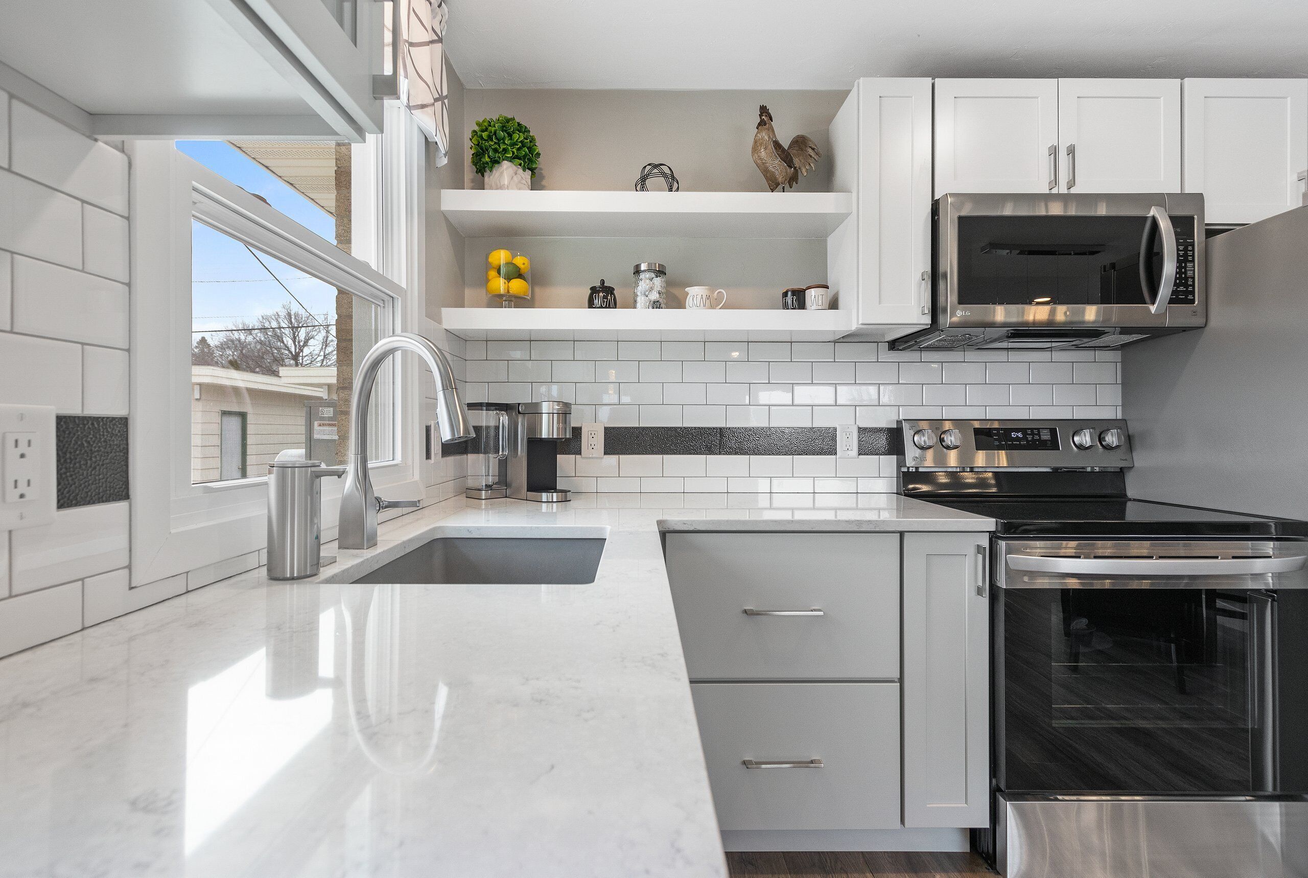 Fridge, oven, stovetop, dishwasher