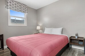 2 室のベッドルーム、WiFi (無料)、ベッドシーツ