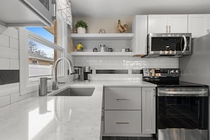 Refrigerador, microondas, horno, placa de cocina