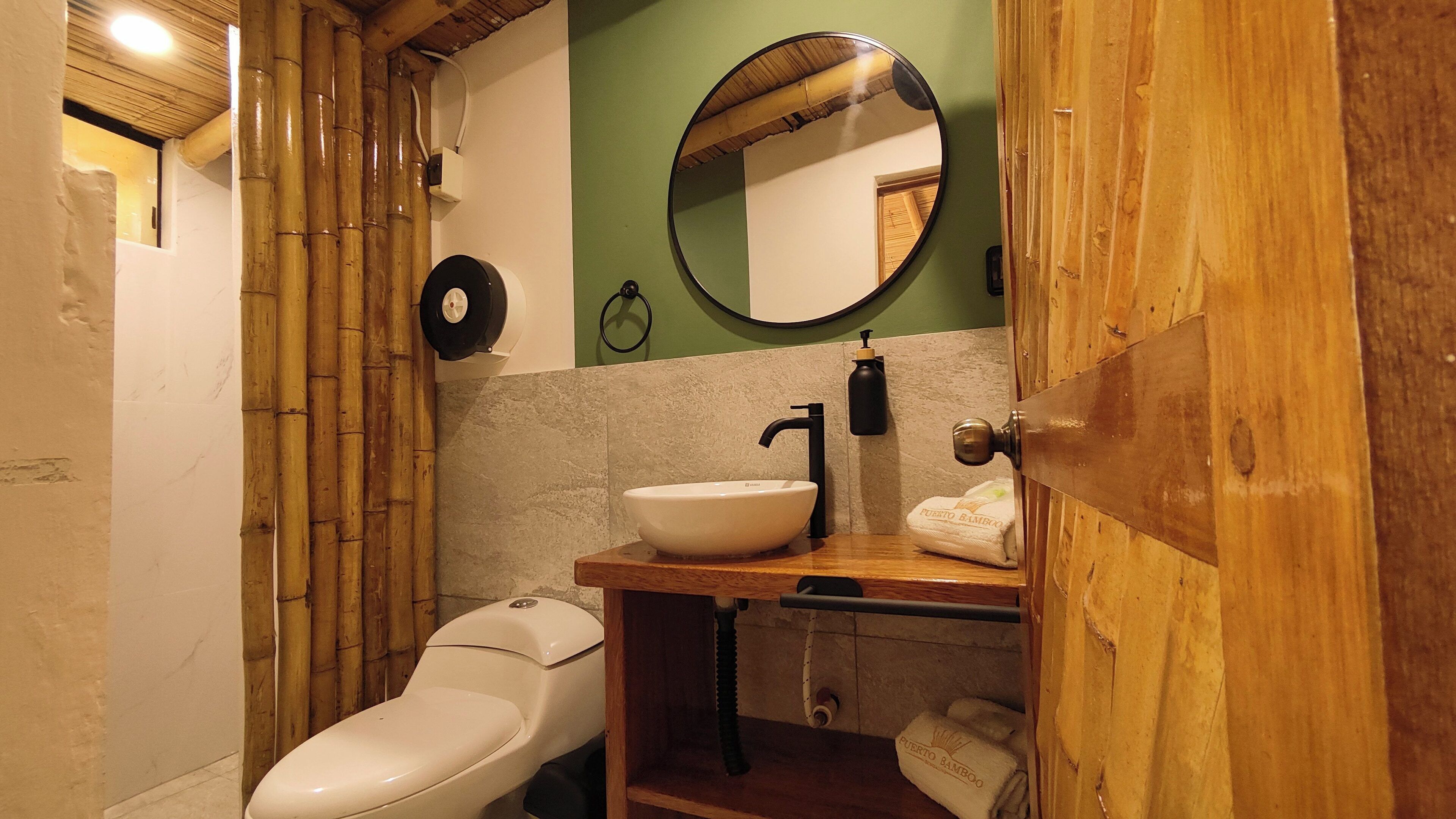 트리플룸, 전용 욕실 | 욕실 | 샤워 시설, 레인폴 샤워기, 타월