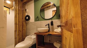 Triple Room, Private Bathroom | Bathroom | Shower, rainfall showerhead, towels