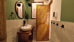 Triple Room, Private Bathroom | Bathroom | Shower, rainfall showerhead, towels