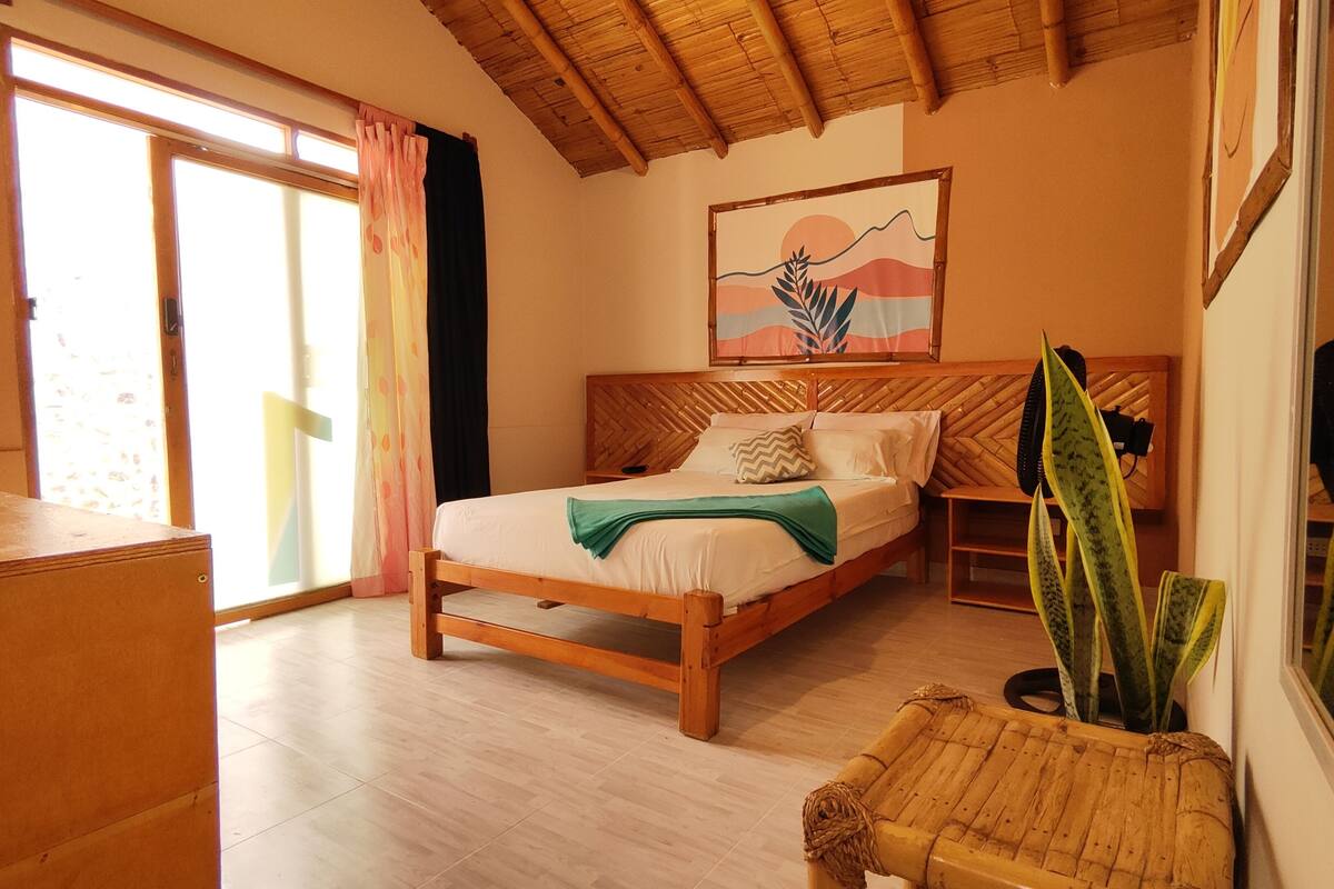 Basic Room | Minibar, individually decorated, desk, laptop workspace