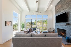 Smart TV, fireplace - Modern Promontory Cobalt Cabin near Jordanelle Reservoir, Main Street Park City, & Ski Resorts (Park City)