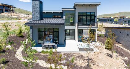 Modern Promontory Cobalt Cabin near Jordanelle Reservoir, Main Street Park City, & Ski Resorts