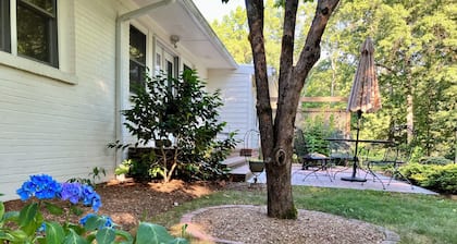 Spacious Estate on 6 acres, King Suite + Efficiency convenient to I-64 in Crozet