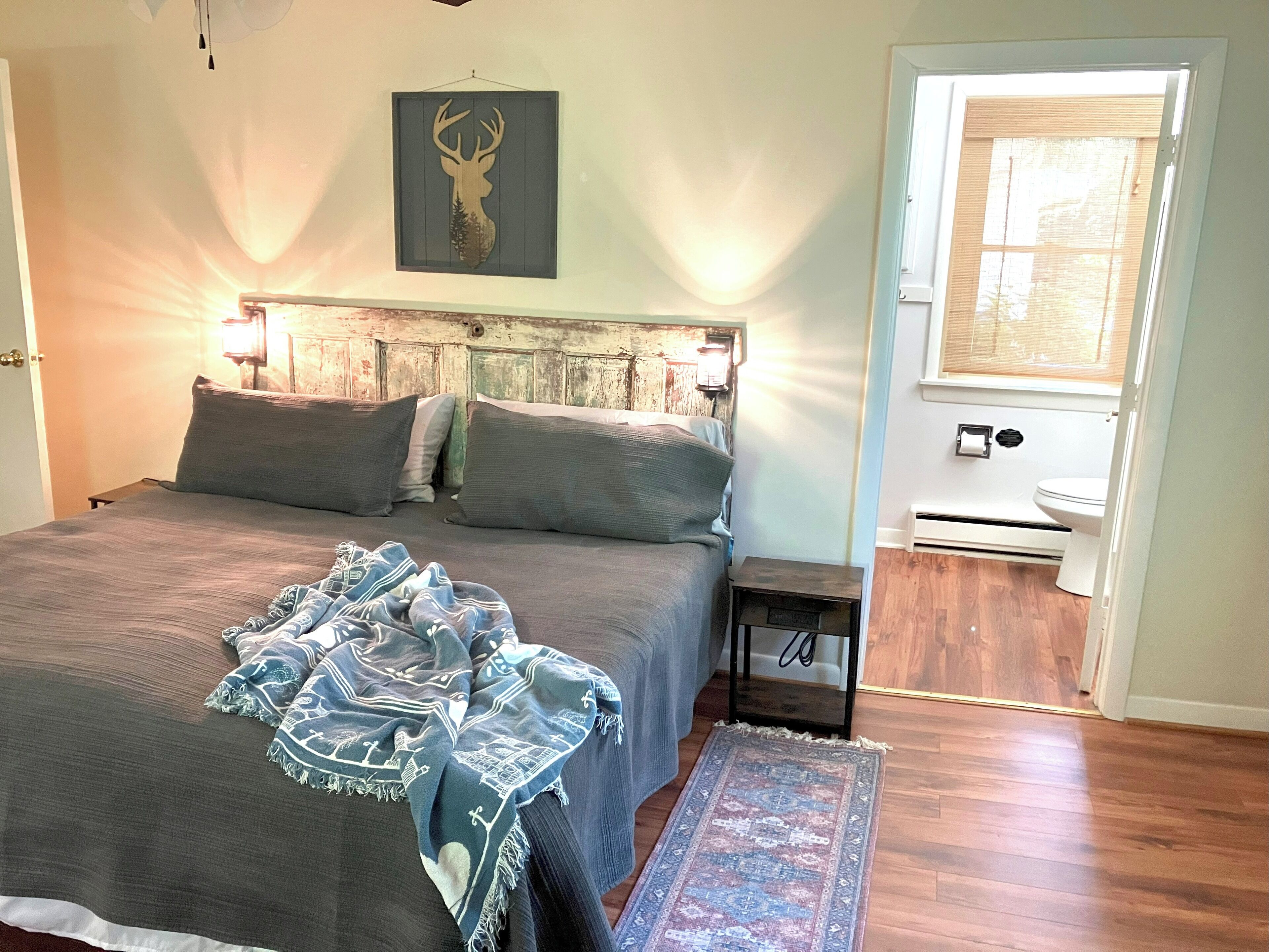 4 bedrooms, desk, iron/ironing board, travel crib