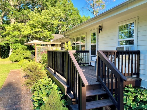 Spacious Estate on 6 acres, King Suite + Efficiency convenient to I-64 in Crozet