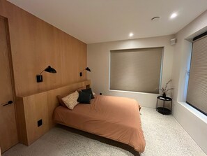 3 Schlafzimmer, Schreibtisch, Bügeleisen/Bügelbrett, Reisekinderbett
