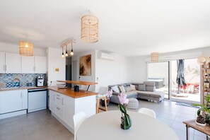 Interior - S B401 T3 air-conditioned flat with WIFI, terrace with jacuzzi, sea and Clape views (NARBONNE-PLAGE)