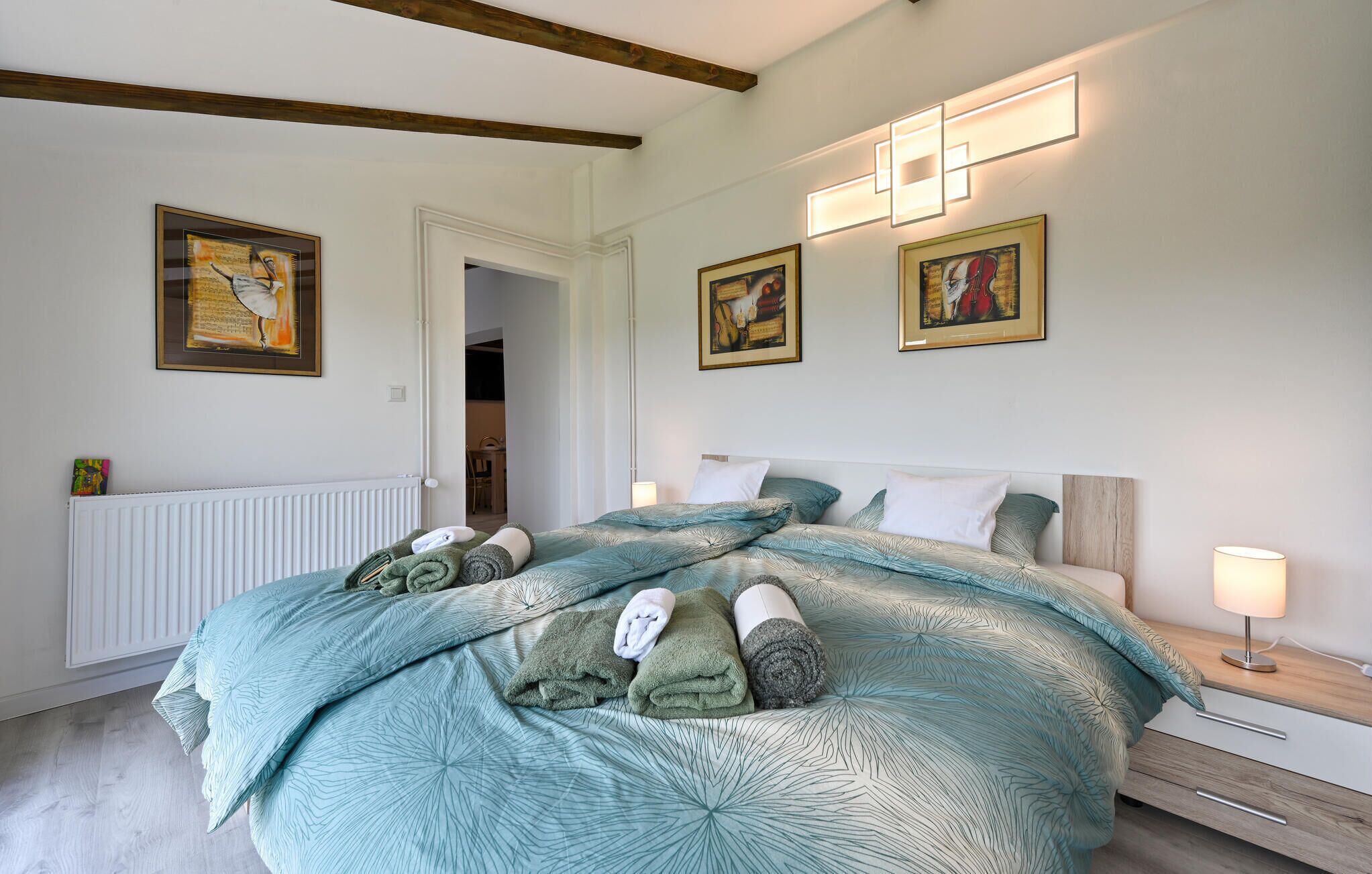 2 bedrooms, iron/ironing board, travel cot, free WiFi