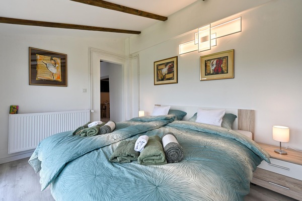 2 bedrooms, iron/ironing board, travel cot, free WiFi
